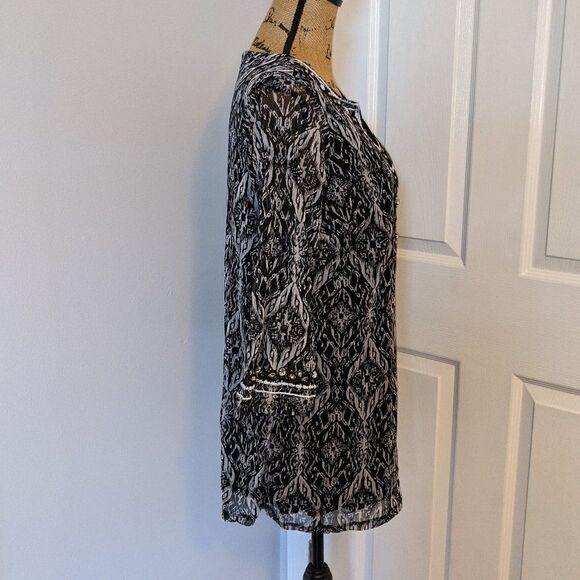 Black and white blouse - Picture 4 of 6